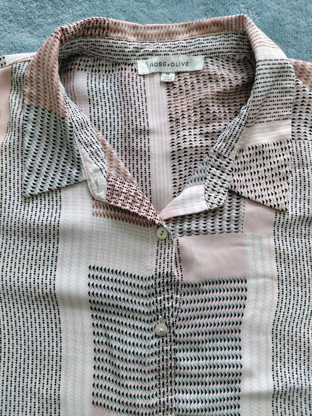 Rose & Olive Pink and Black Geometric Button-Down Top Size 1X - Picture 5 of 8